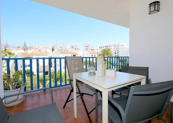 Port Monica * إِستيبونا