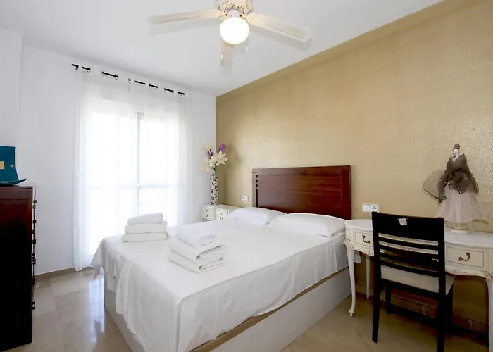 Port Monica إِستيبونا